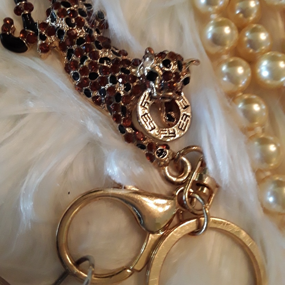 Jeweled Leopard Keychain - Picture 2 of 3